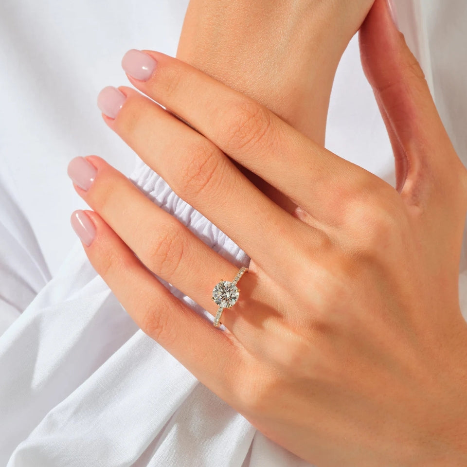 Round Cut Moissanite Diamond Ring